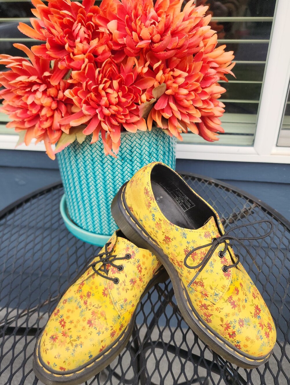 Dr. Martens Leather Floral Print Lace Up Shoes Size 8